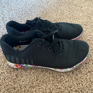 Woman’s Floral Trainers 8.5